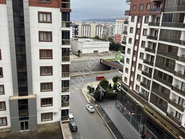 Yalıncak Mh Ayküle Sitesinde Ana Yok Üstünde