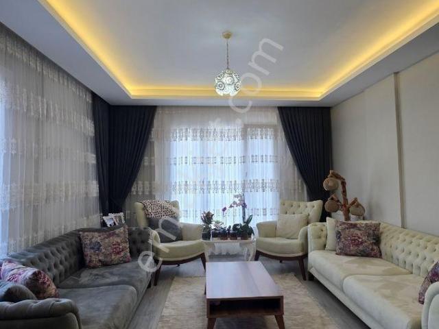 Yalçınlar Gayrimenkulden Cumhuriyet Mah: 110m² Satılık Daire