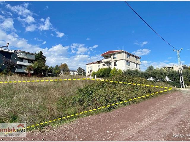 YALOVA BAYRAKTEPE MAH.'DE 3 KAT İMARLI 456 m2 KÖŞE PARSEL ARSA