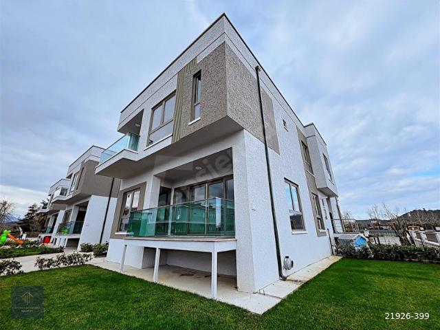 YALOVA KADIKÖY ÖZDEN'DE LÜKS VİLLA 4+1 ve BODRUM KATLI