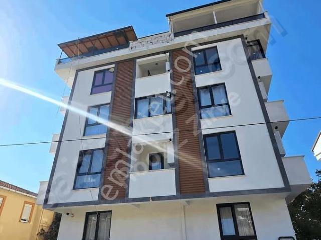 Yalova Çiftlikköy'de Ana Cadde Yakını 1+1 Satılık Daire