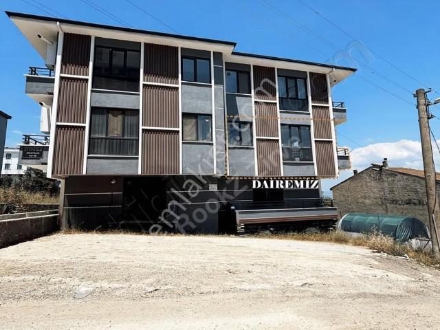 Yalova Çiftlikköy'de Deniz Manzaralı, Ara Kat 2+1 Satılık Daire