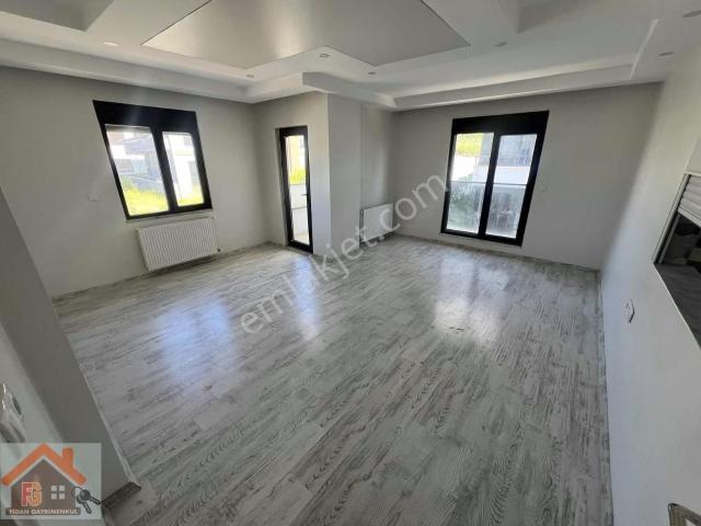 Yalova Merkez İsmetpaşa Mahallesin'de Kiralık 4+1 Çatı Dubleks