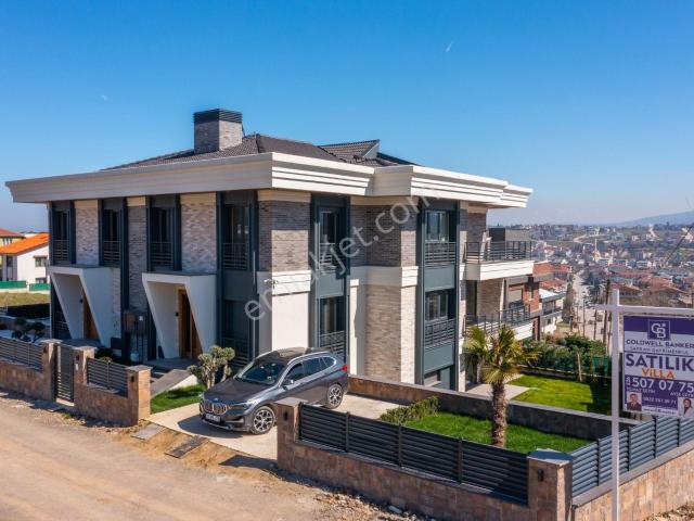 Yalova Merkez Satılık Lüks İkiz Villa!. 14+4 Deniz Doğa Bahçe