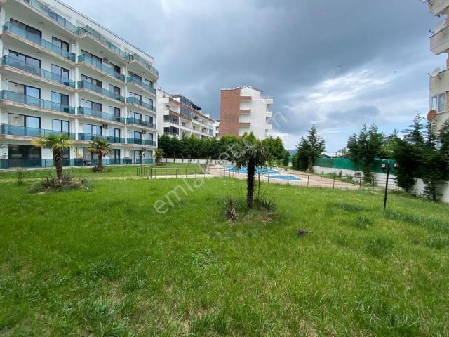 Yalova Çınarcık Teşvikiyede Ebevyn Banyolu Havuzlu 2+1 Daire