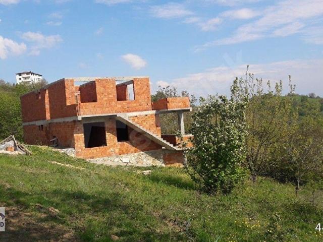 YALOVA SUGÖREN'DE 853 m TAPULU ARSA İÇERİSİNDE YAPI KAYIT BELGELİ EV