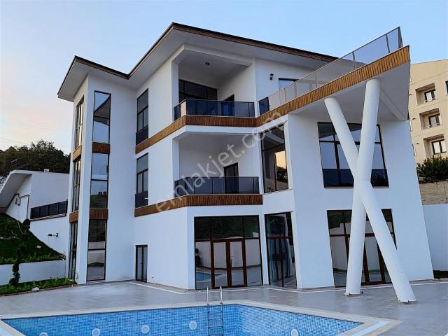 Yalova Termalde Satılık Mustakıl Lüx Villa