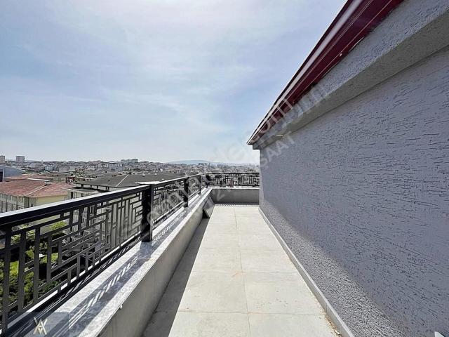 Yapı 216'dan Ayrı Girişli Yüksek Tavanlı 4+1 Satılık Daire