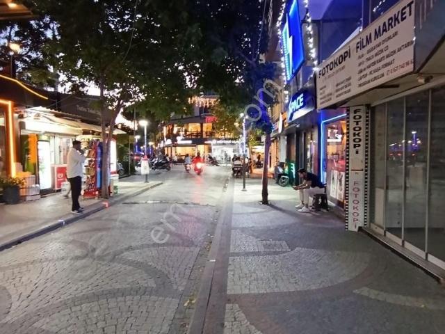 Yapı Kredi Karşısı,kafeler Sokağı Girişi 140m2 Ticari Olur 1.kat