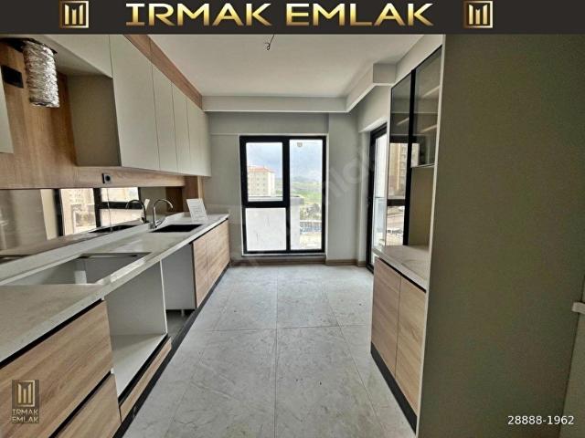 Yapracık Atayurt Mahallesi Lodos Nefes'te Ara Kat Satılık 2+1 Daire