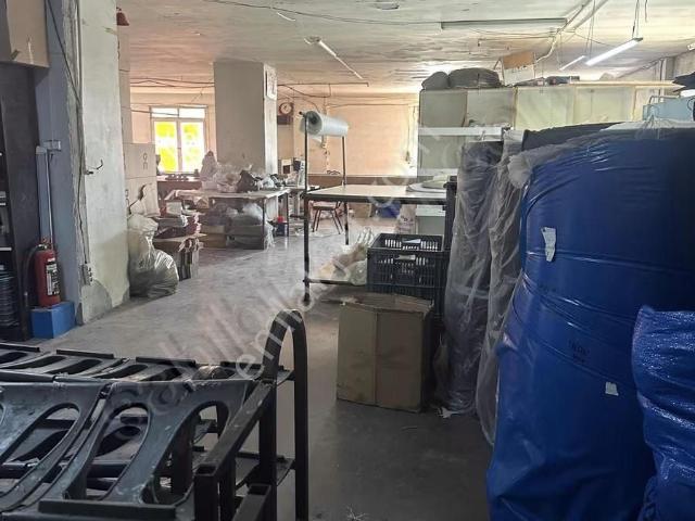 Yarımburgaz Mahallesinde Kiralık İş Yeri