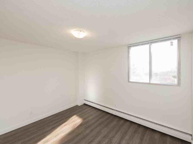 Yarmouth Apartments Studio Apartment for Rent at 2109 17 St Sw, Calgary, AB T2T 4M5 Bankview