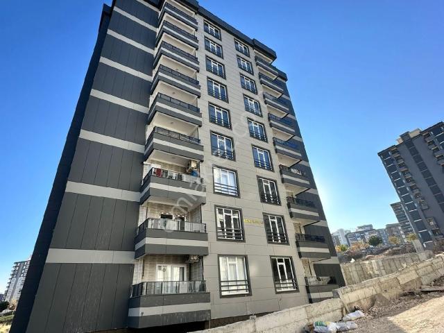 Yavuz Emlak Tan Satılık Daire Arakat Karaköprü Akpiyar Mah Öncel Camı Yanı 2+1