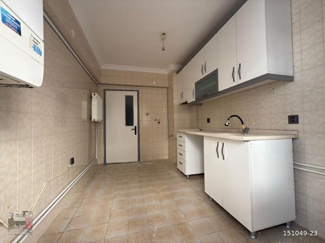YAVUZ İPEK EMLAK TAN 3+1 1.KAT MERKEZDE UYGUN DAİRE