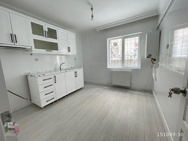 YAVUZ İPEK EMLAK TAN 3+1 MERKEZDE UYGUN FİYATLI DAİRE