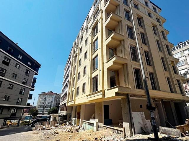 YAYLA ÇAMLIK CAD. UEFA ANITI YAKINI SIFIR BİNADA 2+1 85m2 2.KAT