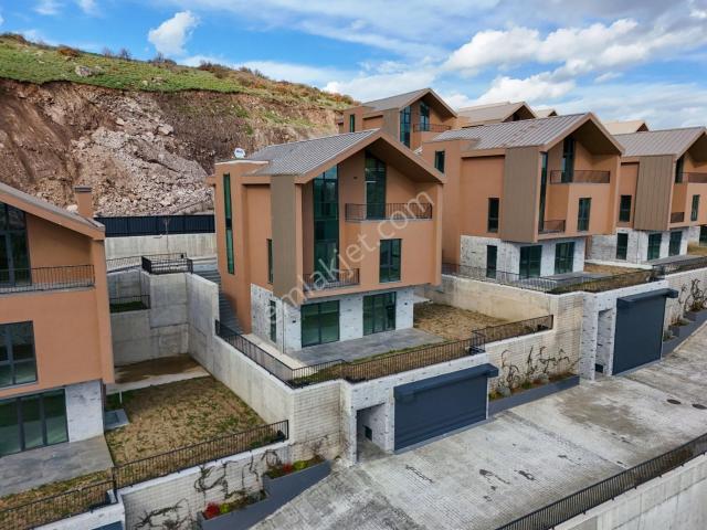 Yayla Country'de Satılık 7+1 Sıfır Lüks Villa