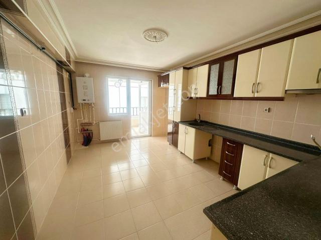 Yayla Mahallesinde Bağımsız Salon Asansörlü Kök Tapu Daire