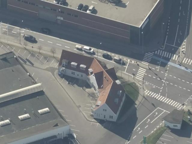 Yderst centralt beliggende kontorejendom. Beliggende i centerområdet ved Bilka, Power, Horsens Sundhedshus m.fl
