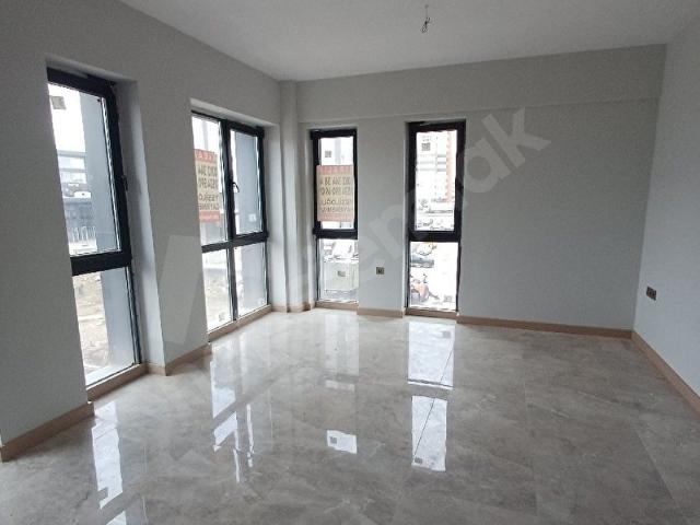 YEŞİLOĞLU EMLAKTAN YENİMAHALLE MERKEZDE PODİUM AVM YANINDA YENİ ADLİYE YAKININDA KATTA 1+1 İŞYERİ