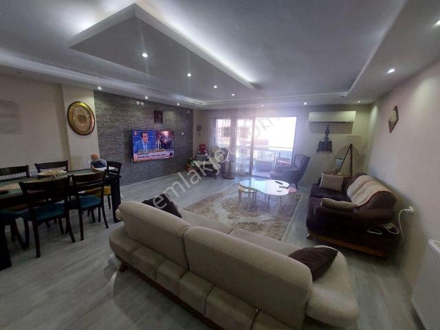 Yeşil Mah.de 3+1 141 M2 Meydana Yakın Daire Satılıktır