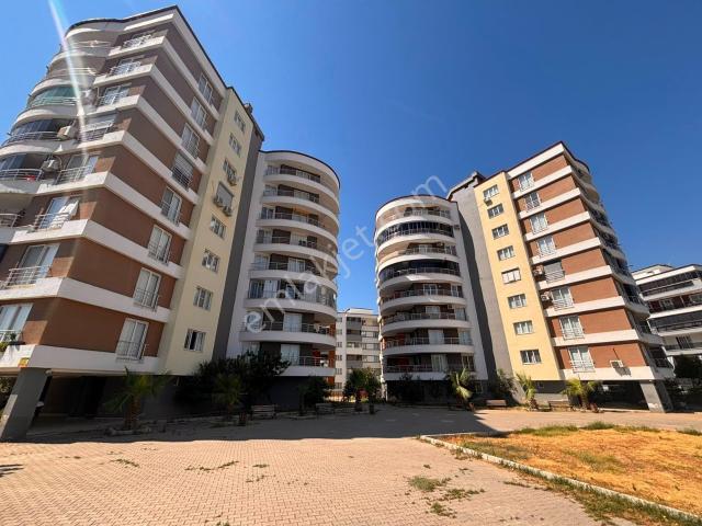 Yeşil Mahallede Site İçi Geniş Cam Balkonlu 3+1 Satılık Daire