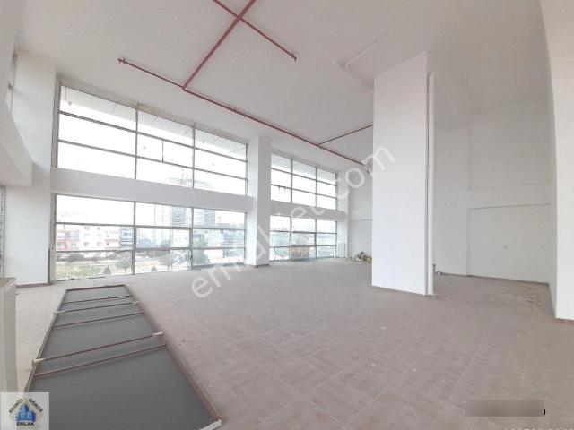 Yeşilova Mah.de Plaza İçerisinde 500 M² Teraslı Ofis