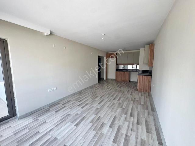 Yeşilova'da Bulvar Üstünde Kiralık Ara Kat 2+1 Daire