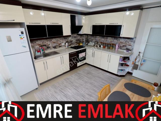 Emre Emlak'tan Yeşilova'da Arakatta Asansörlü Genç Bina'da 3+1 Satılık Daire
