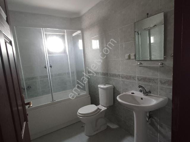 Yeşiloğlu Emlaktan Yenimahalle Merkezde Metro Yakınında Katta 6+1 Dubleks Daire