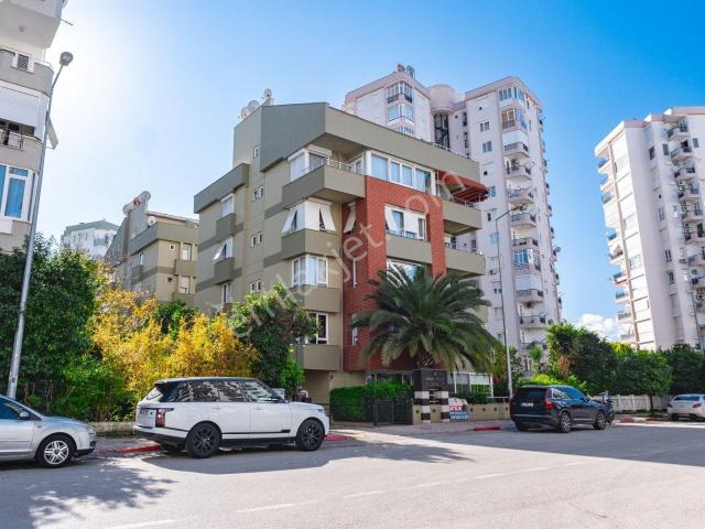 Yeşilbahçe De Doğalgazlı Kapalı Otoparklı 4+1