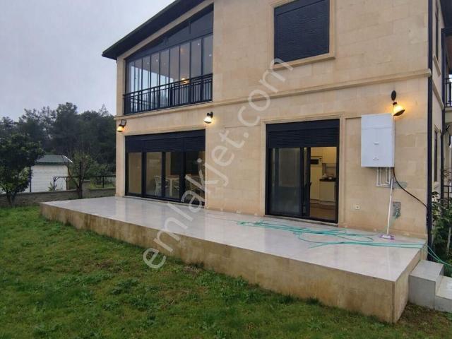 Yeşilbayır’da Doğa İçinde 6+1 Lüks Dublex Kiralık Villa Yerden Isıtmalı Sıfır Ultra Lüks Eşyalı
