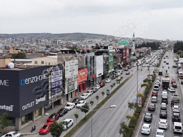 Yeşillik Caddesi 10m Cepheli Komple Kiralık Bina