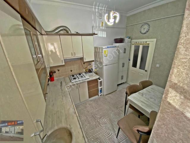 Yeşiltepe Mah'de 2+1 Cadde Üzeri Balkon'lu Ön Cephe Satılık Acil