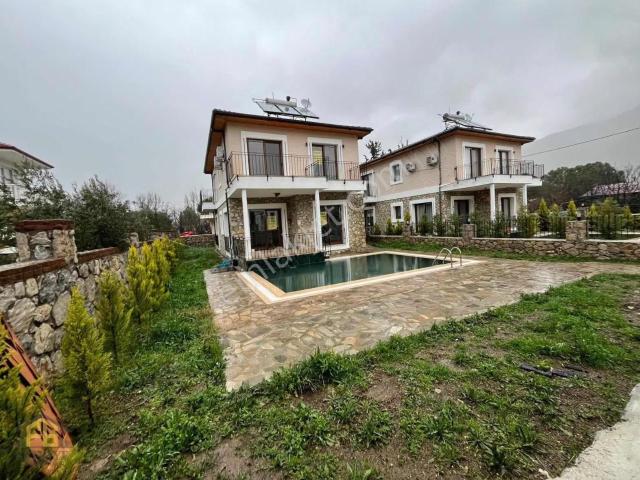 Yeşilüzümlüde Kiralık 4+1 Müstakil Eşyasız Villa