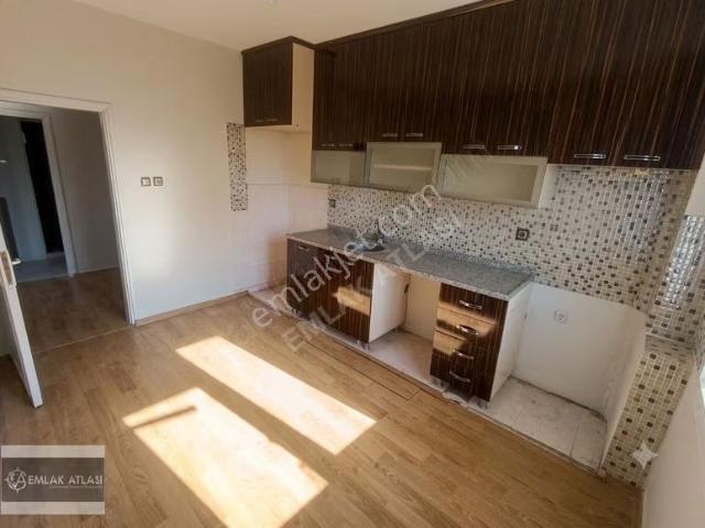Yeşilyurt'ta 2+1 Menzil Fırın Civarı Ferah Ve Bakımlı Daire