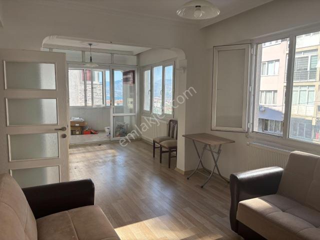 Yeşilyurt'ta Deniz Manzaralı Geniş Salonlu 2+1 Kiralık Daire