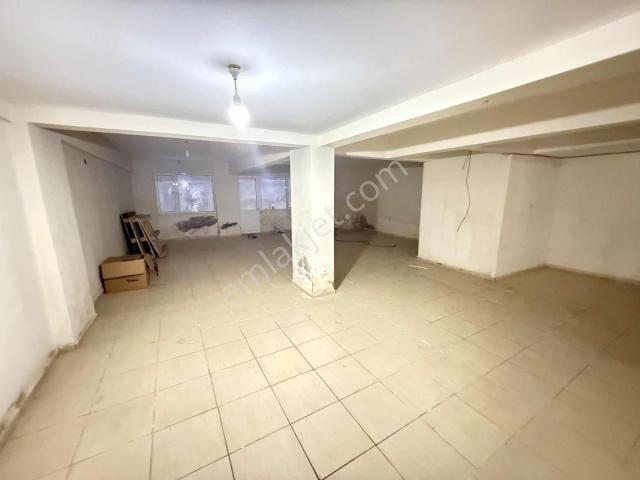Yeşilyurt Fidan Duragında 125 M2 Kiralık Depo