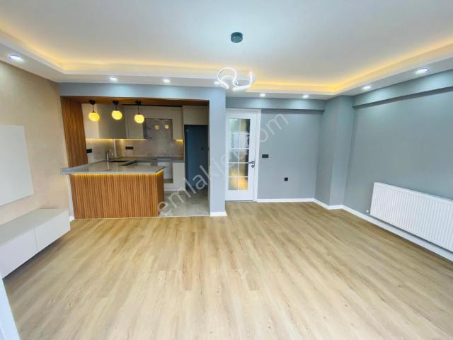 Yeşilyurt Ordu Caddesi Yanı Arakat Full Tadilatlı Doğalgazlı 3+1