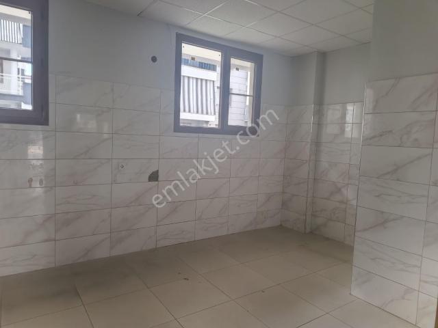 Yeşilyurt Mahallesi Cadde Üzeri Geniş Kiralık Dükkan