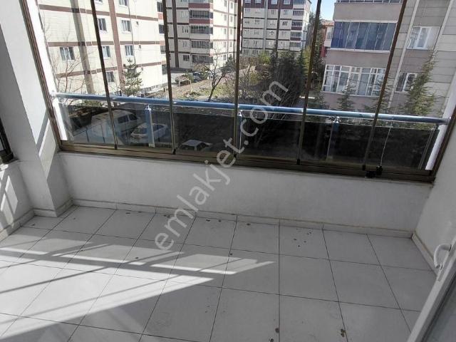 Yeşilyurt Mahallesinde Satlık Geniş Arakat 3+1