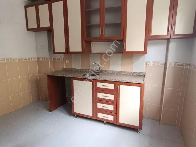 Yeşilyurt Sali Pazar Arkası 2+1 Kapali Mutfak