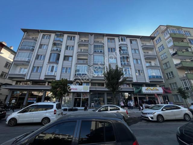 Yeşilyol Üzerinde Yenilenmiş Bakımlı 2+1 Kiralık Daire