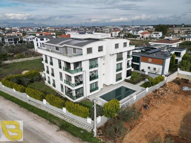 Yeşlbayırda Muhteşem Konumda Havuzlu Satılık 6+1 Dubleks Daire