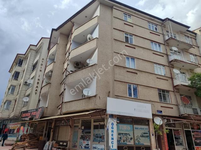 Yeni Mah. Tevfikiye Camiüstü Satılık 3+1 Dükan Üstü Yapılı Daire
