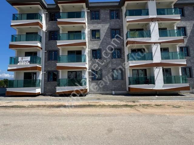 Yeni Mah.de Çanakkale Yolu Üst Geçit Yakını 1+1 Kiralık Daire