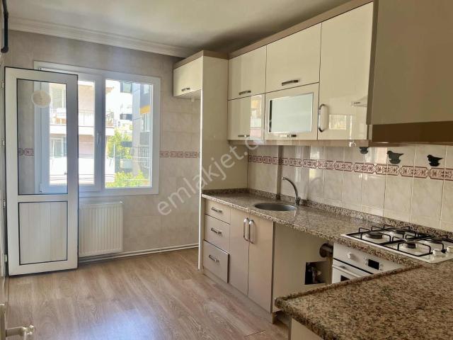 Yeni Mah. Merkezi Konumda 3+1 Ara Kat Kiralık Daire