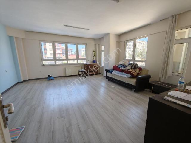 Yeni Mahalle Satılık 1. Kat 4+1 Daire
