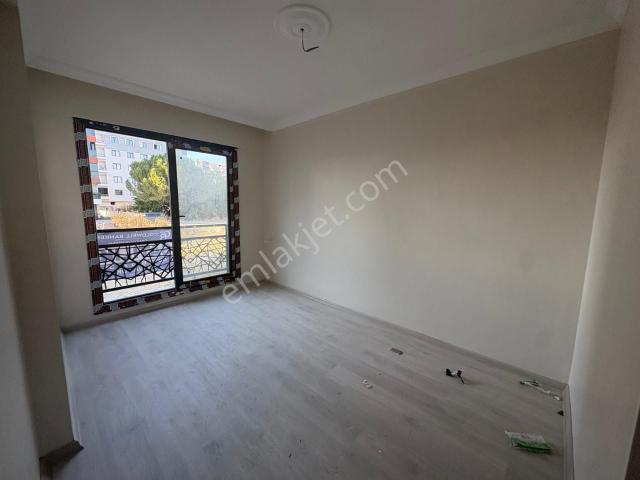 Yeni Mahallede 2+1 Ara Kat Kapalı Mutfak Sıfır Daire