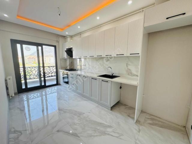 Yeni Mahallede 3 Yaşında 2+1 Kapalı Mutfaklı Ara Kat Fırsatı